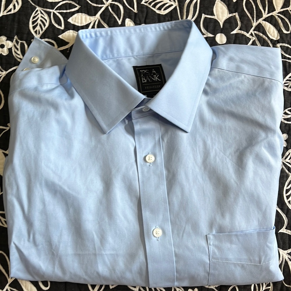- (272)NWOT Mens long sleeve dress shirt by Jos A Bank. Lt blue. Size 16 1/2
